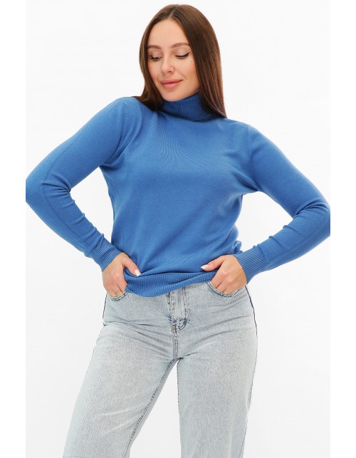 Мягкий женский гольф синего цвета из приятной ткани с воротником отворотом