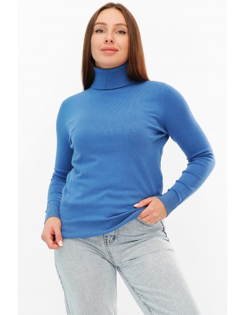 Мягкий женский гольф синего цвета из приятной ткани с воротником отворотом