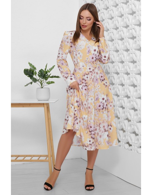 Женственное платье-миди желтого цвета с юбкой-полусолнце и V-образным вырезом