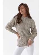Вязаный свитер цвета капучино с элементы вязки