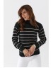 Вязаный свитер черного цвета в полоску