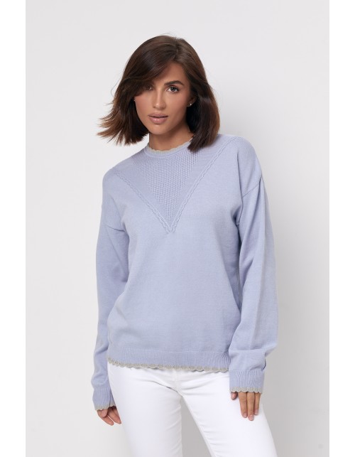 Вязаный женский джемпер нежно-голубого цвета с ажуром на манжетах