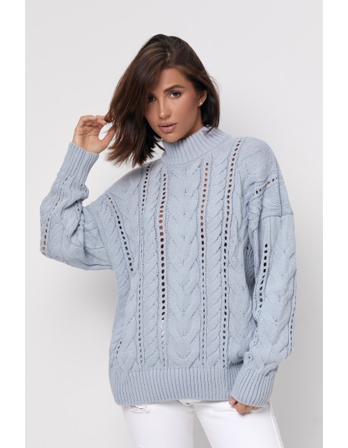 В'язаний жіночий светр світло-сірого кольору з ажурним візерунком