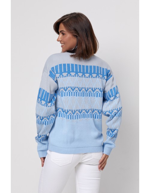 Вязаный женский свитер голубого цвета с геометрическим орнаментом