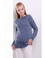 Свитер цвета джинс с фигурным вырезом горловины