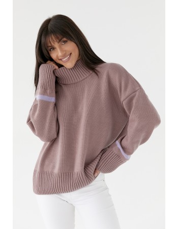 Стильний светр кольору фрез з коміром стійка