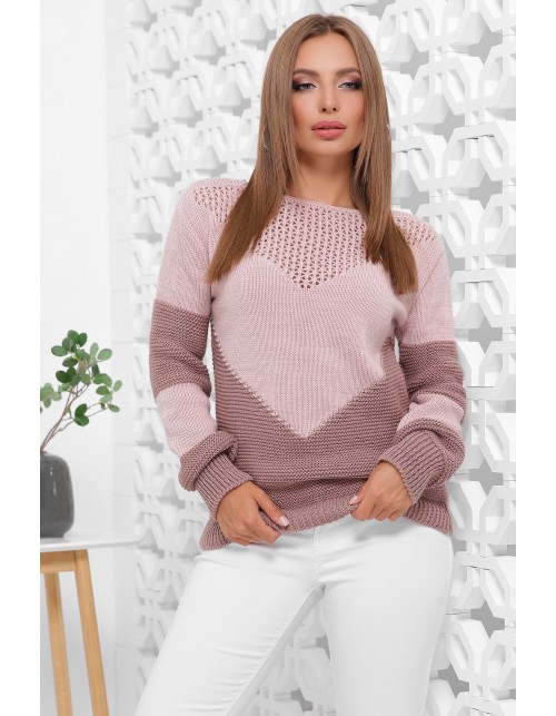 Жіночий светр пудри з красивими елементами в’язання