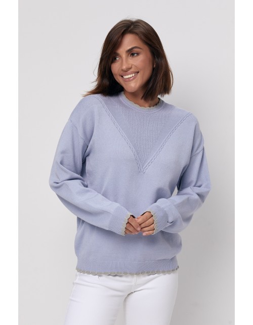 Вязаный женский джемпер нежно-голубого цвета с ажуром на манжетах