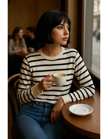 Джемпер белого цвета в горизонтальной полоске