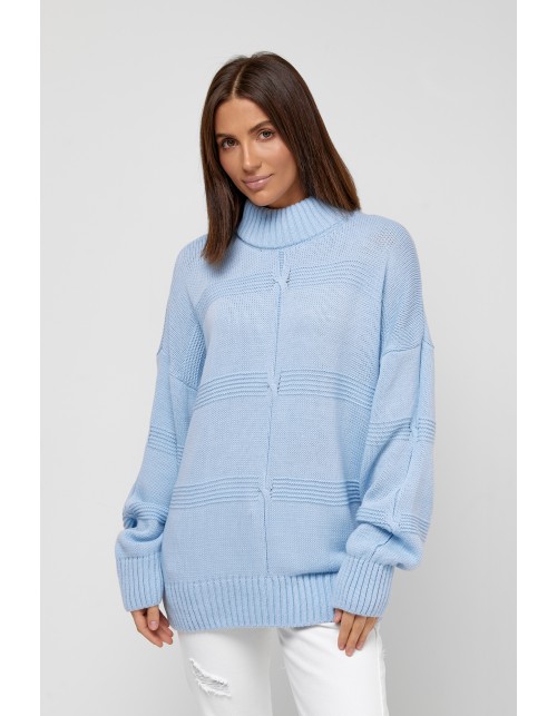 Вязаный женский свитер голубого цвета с воротником стойка