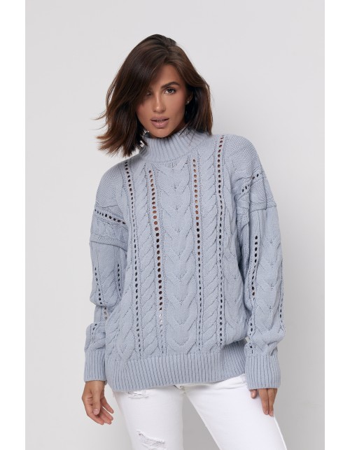 В'язаний жіночий светр світло-сірого кольору з ажурним візерунком