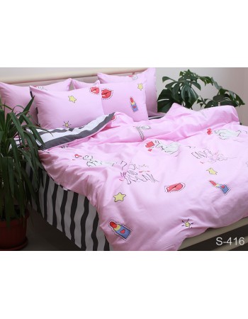 Постель детская розового цвета с сердечками