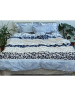 Постель двуспальная с цветочным узором