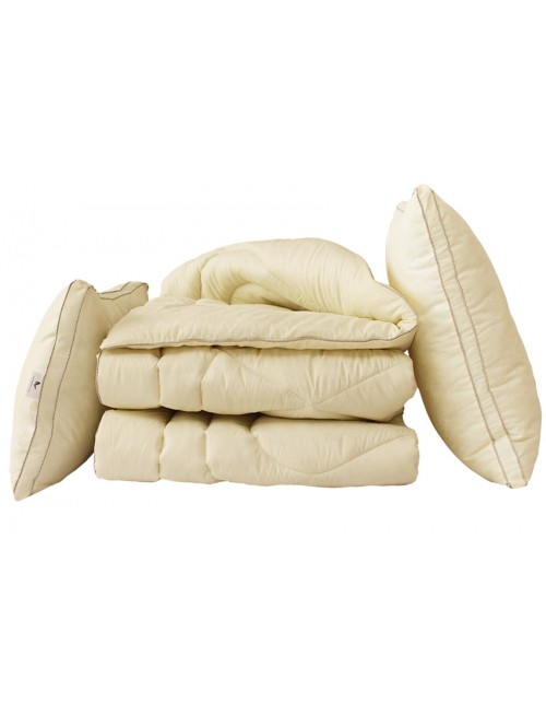 Ковдра полуторна бежевого кольору з наповнювачем штучний лебединий пух + 2 подушки 70х70 см