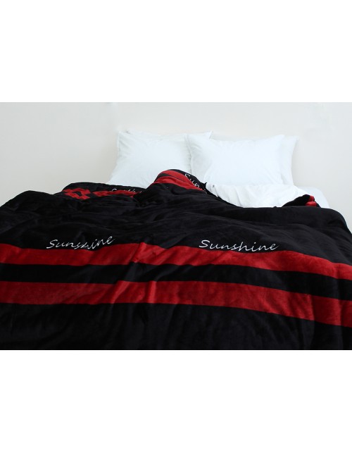 Плед черного цвета с красными полосками (160х220 см.)