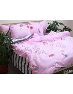 Постель семейная розового цвета с сердечками