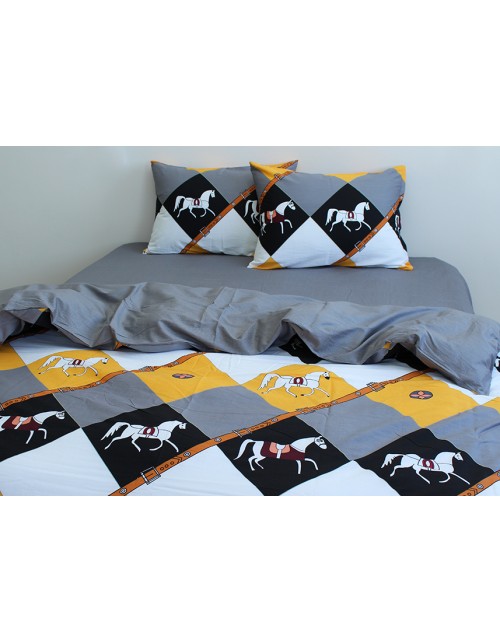 Євро комплект постільної білизни у шахову клітку з конем, Сатин люкс